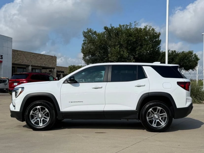 2026 GMC Terrain - Image 2