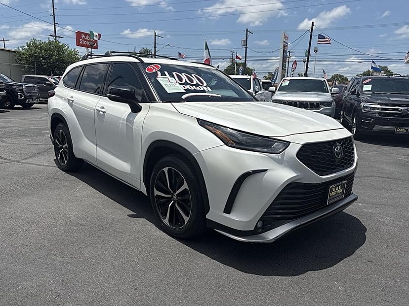 2021 Toyota Highlander - Image 1
