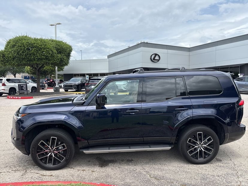 2025 Lexus GX - Image 2