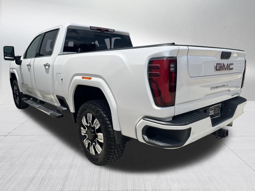 2024 GMC Sierra 3500 HD - Image 3