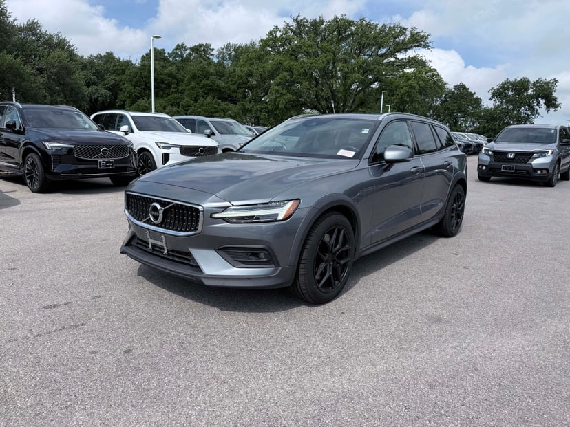 2021 Volvo V60 Cross Country - Image 1