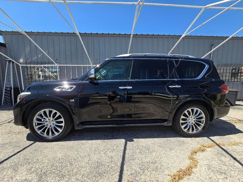 2015 Infiniti QX80 - Image 2