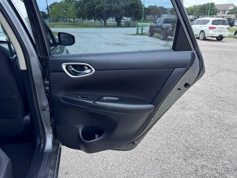 2016 Nissan Sentra - Image 3