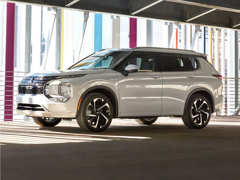 2024 Mitsubishi Outlander - Image 1