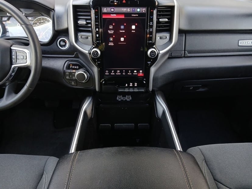 2025 Ram 1500 - Image 3
