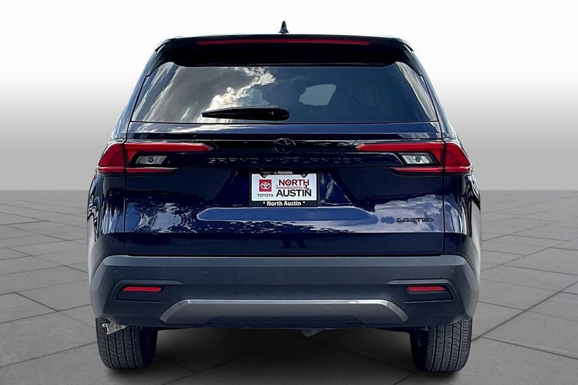 2024 Toyota Grand Highlander - Image 3