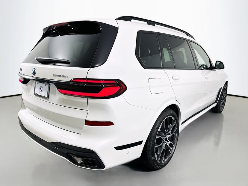 2027 BMW X7 - Image 2
