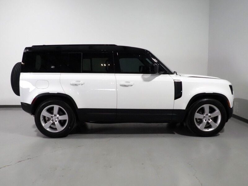 2024 Land Rover Defender 110 P300 S - Image 3