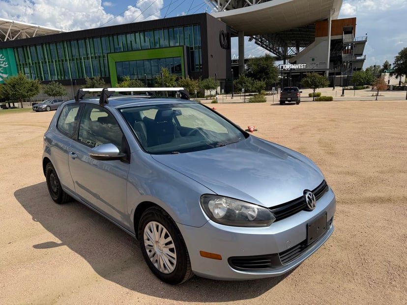 2011 Volkswagen Golf - Image 1