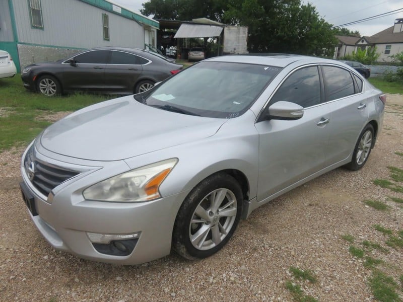 2015 Nissan Altima - Image 2