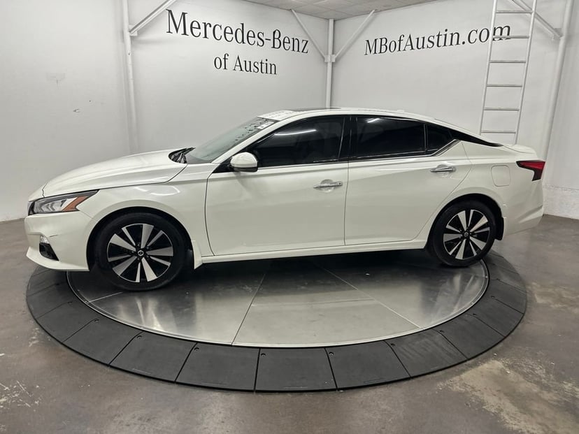 2022 Nissan Altima - Image 2
