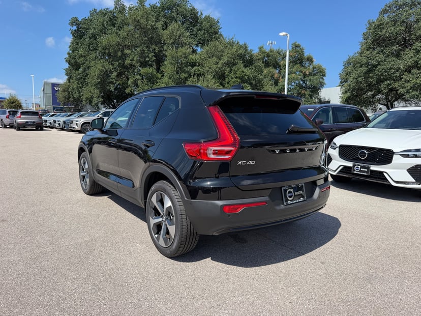 2026 Volvo XC40 - Image 3