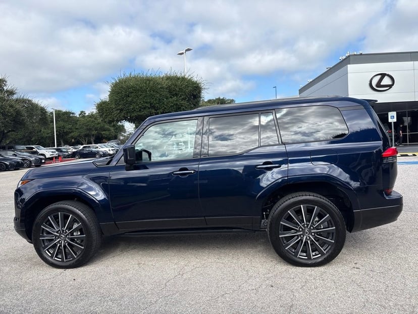 2025 Lexus GX - Image 2