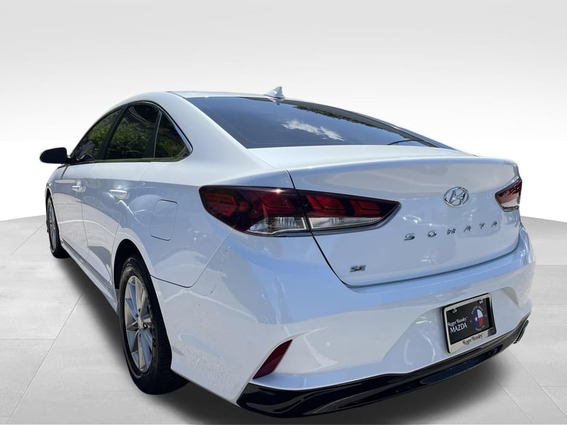 2018 Hyundai Sonata - Image 2