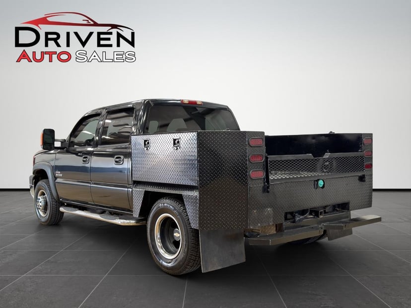 2005 Chevrolet Silverado - Image 3