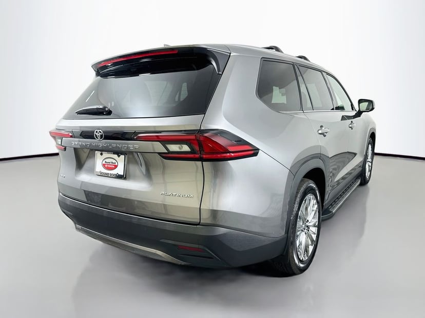 2026 Toyota Grand Highlander - Image 2