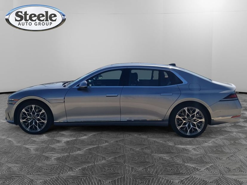 2023 Genesis g90 - Image 3