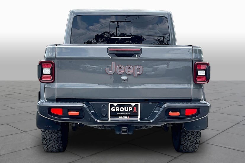 2020 Jeep Gladiator - Image 2