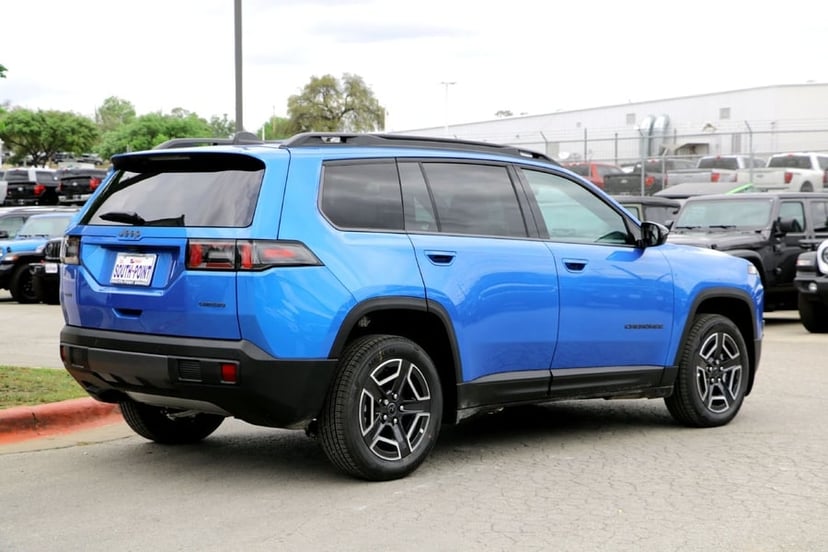 2026 Jeep Cherokee - Image 3
