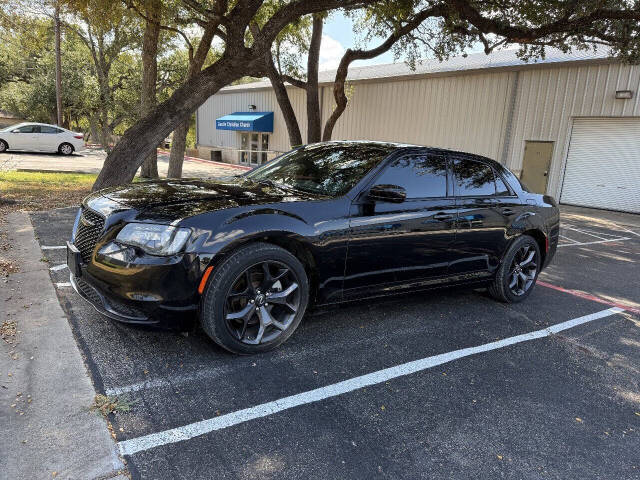 2023 Chrysler 300 - Image 1