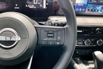 2025 Nissan Kicks - Image 2