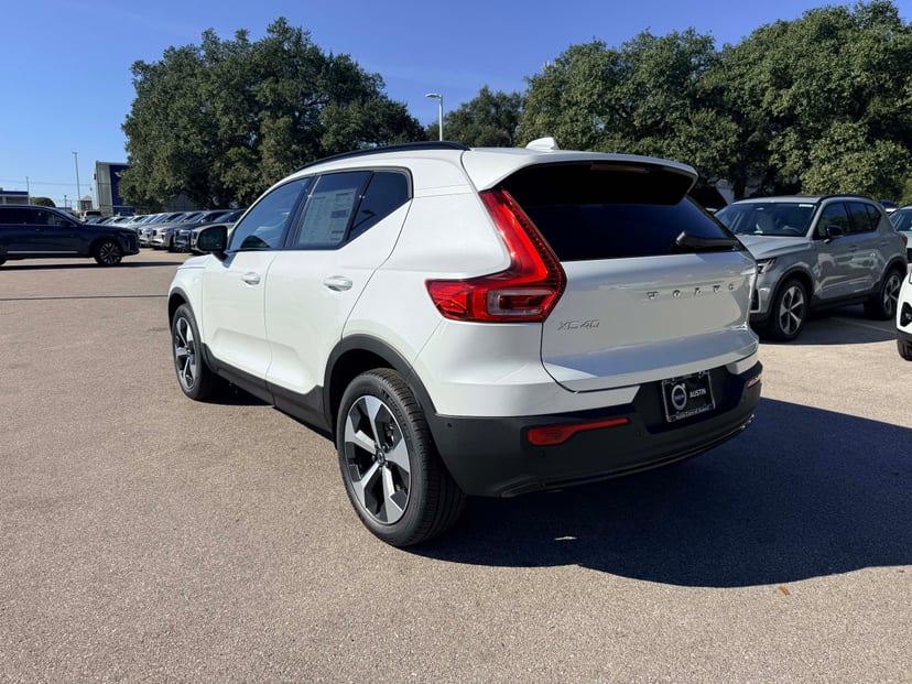 2026 Volvo XC40 - Image 2