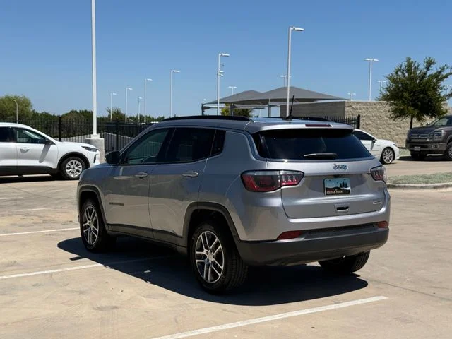 2018 Jeep Compass - Image 3