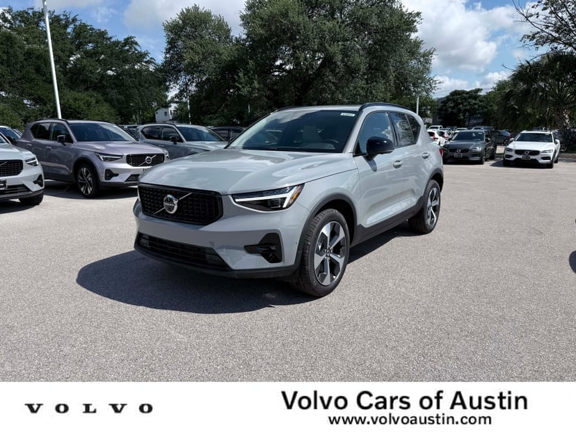 2026 Volvo XC40 - Image 1