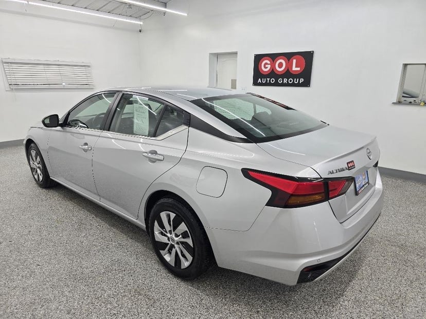 2024 Nissan Altima - Image 2