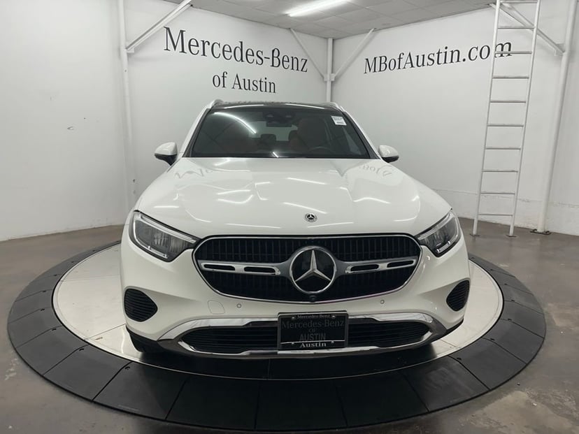 2025 Mercedes-Benz GLC - Image 3