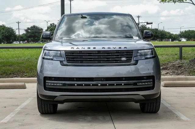 2026 Land Rover Range Rover - Image 2