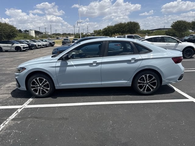 2027 Volkswagen Jetta - Image 3
