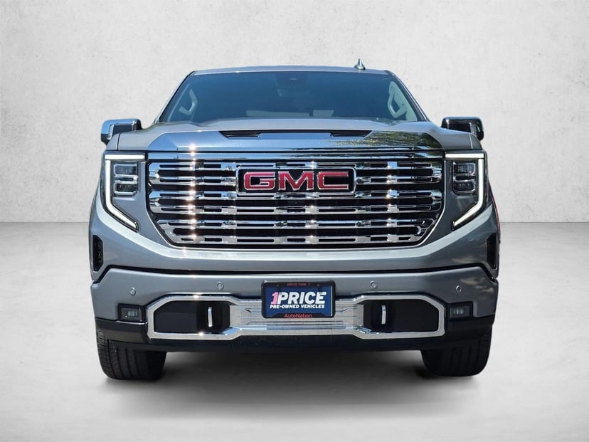 2025 GMC Sierra - Image 2