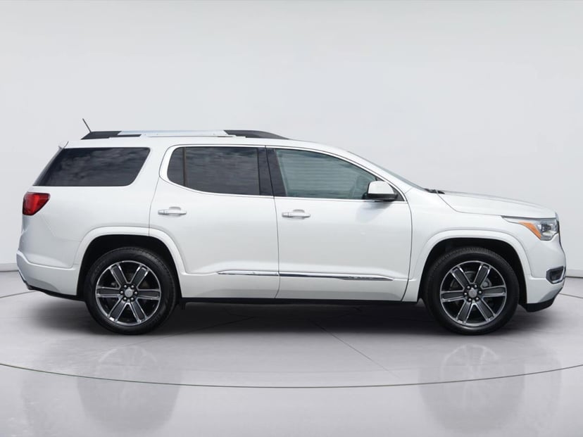 2018 GMC Acadia - Image 2