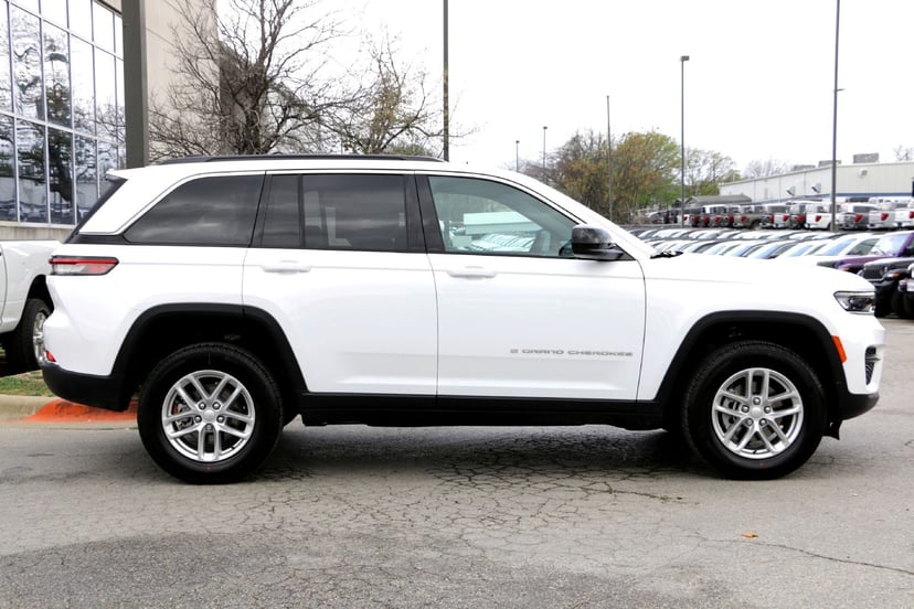 2026 Jeep Grand Cherokee - Image 2
