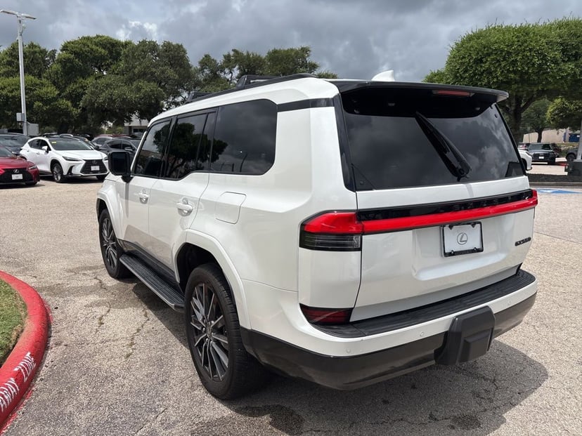 2024 Lexus GX - Image 3