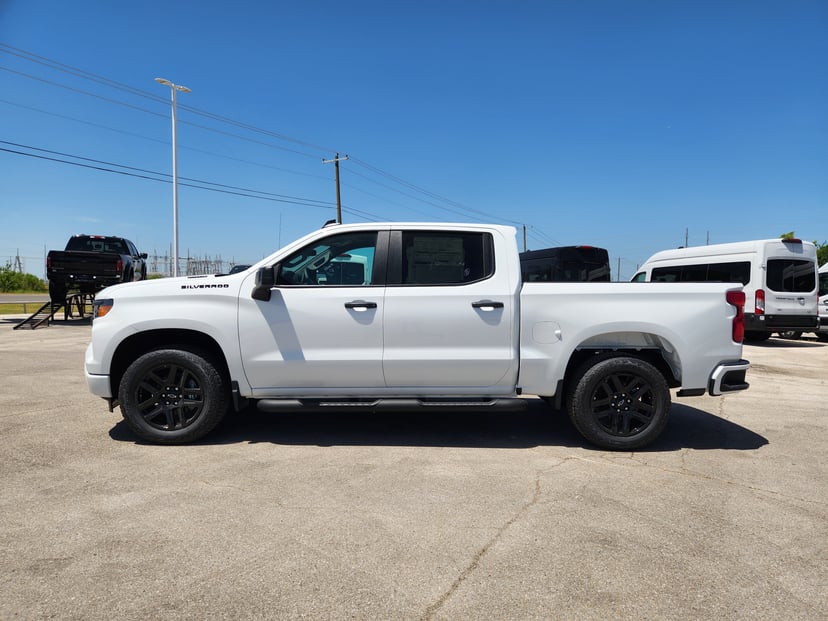 2026 Chevrolet Silverado - Image 2