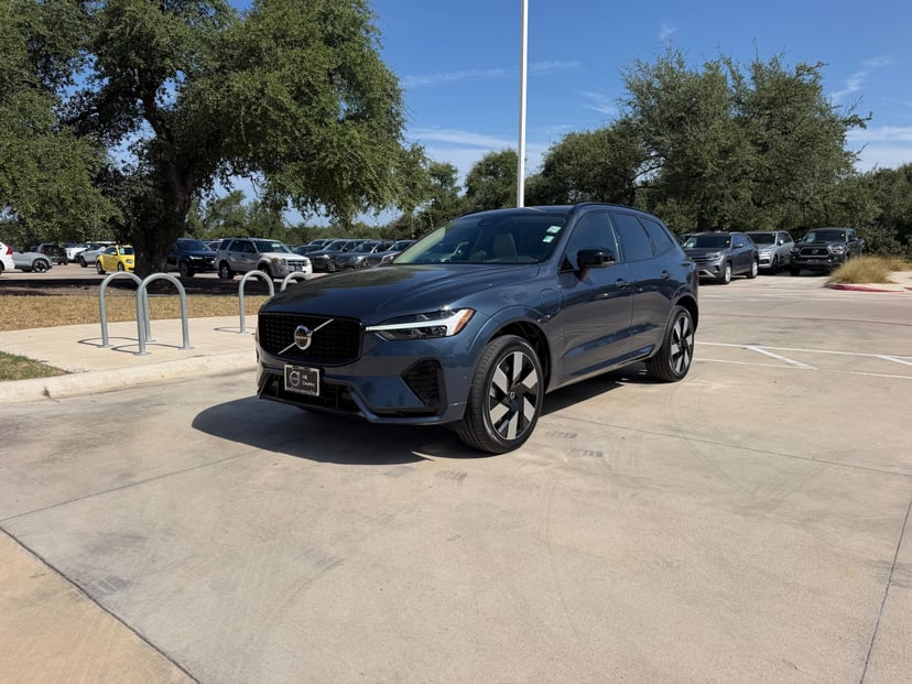 2025 Volvo XC60 - Image 1