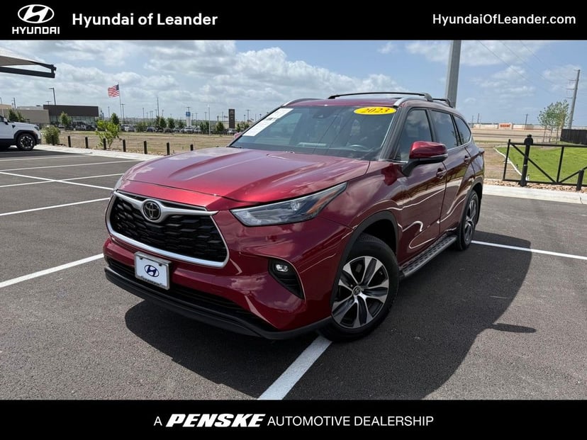 2023 Toyota Highlander - Image 1