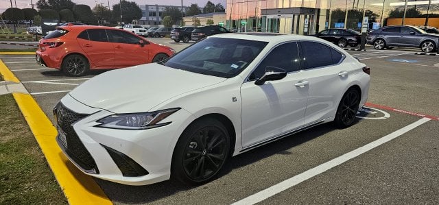 2025 Lexus ES - Image 1