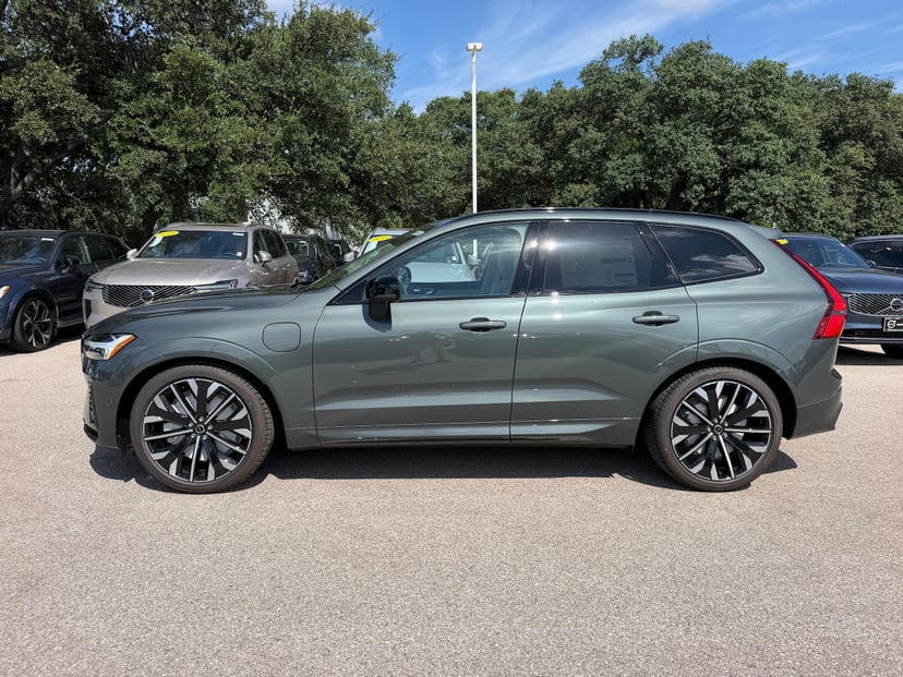 2026 Volvo XC60 - Image 3
