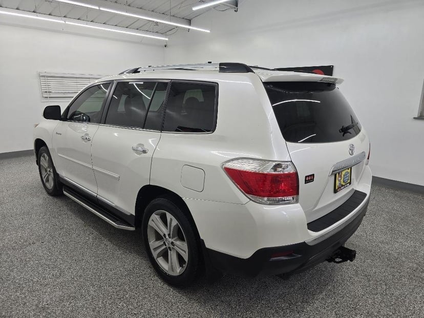2013 Toyota Highlander - Image 2