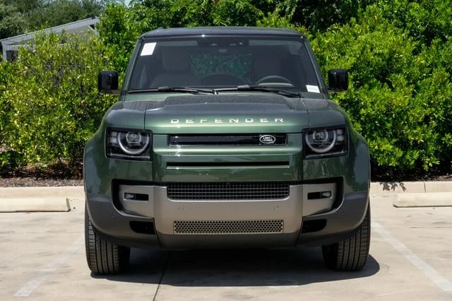 2026 Land Rover Defender - Image 2
