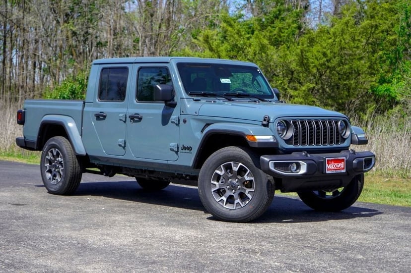 2026 Jeep Gladiator - Image 2