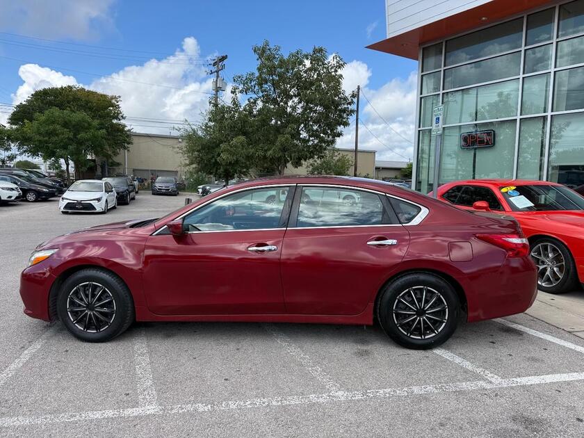 2017 Nissan Altima - Image 3