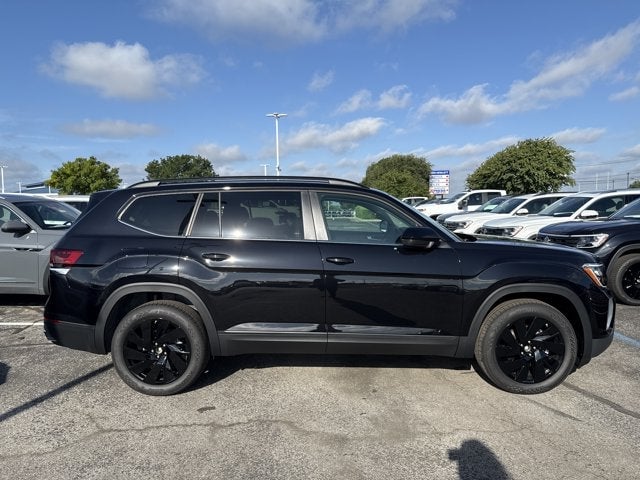 2026 Volkswagen Atlas - Image 2