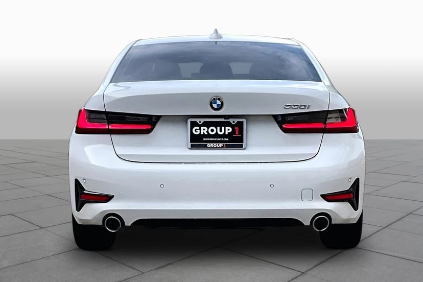 2022 BMW 330i - Image 3