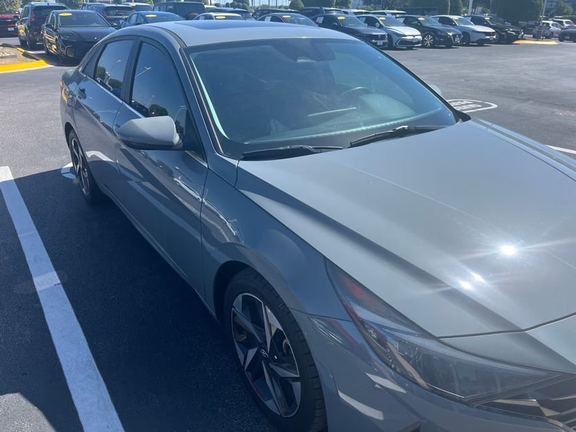 2022 Hyundai Elantra Limited 4D Sedan Electric - Image 2
