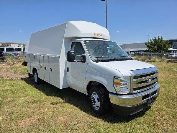 2027 Ford E-Series - Image 1