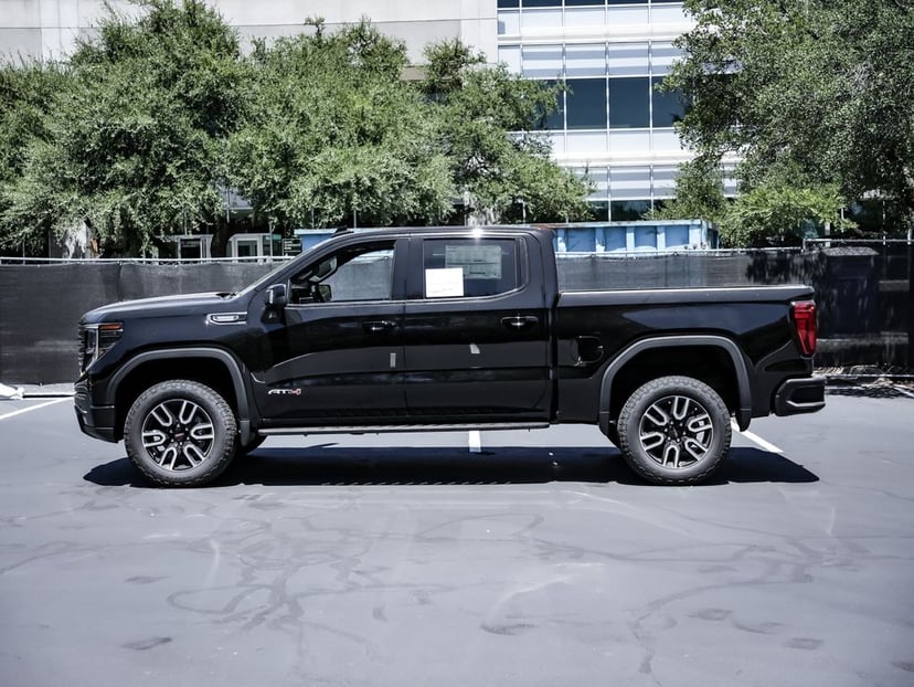 2026 GMC Sierra 1500 - Image 2